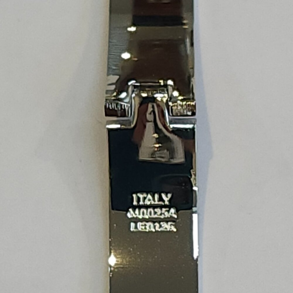 Monogramed Top Label Inspired Silver Colored Clasp Bracelet That Opens Wide NWOT - Picture 7 of 7